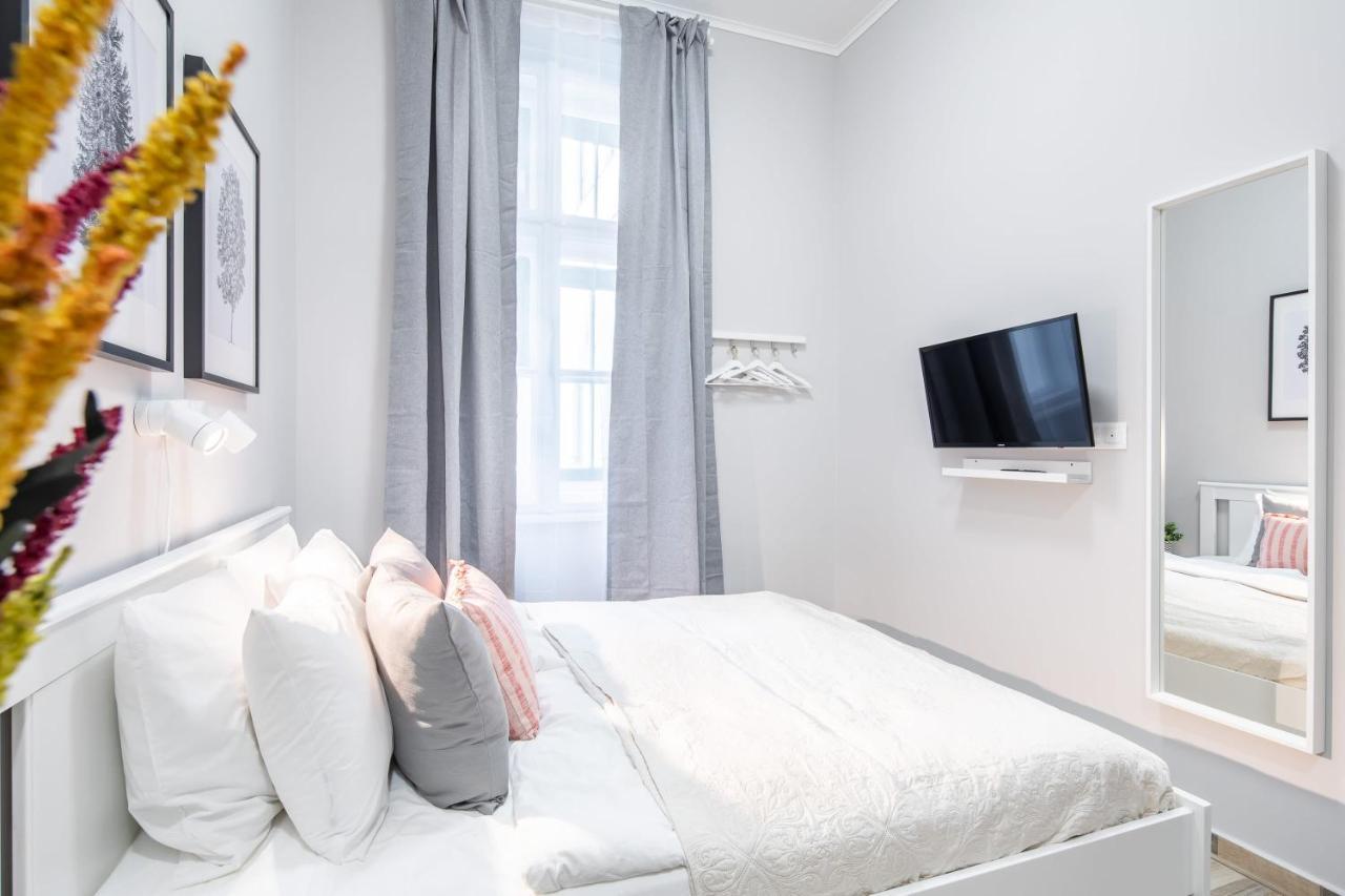 New - Central And Modern Studio Budapest Bagian luar foto