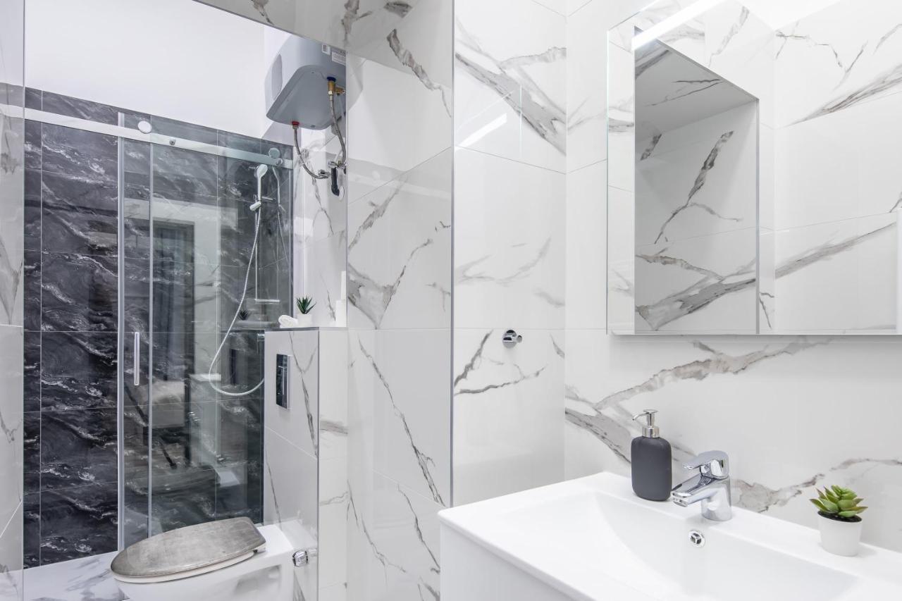 New - Central And Modern Studio Budapest Bagian luar foto