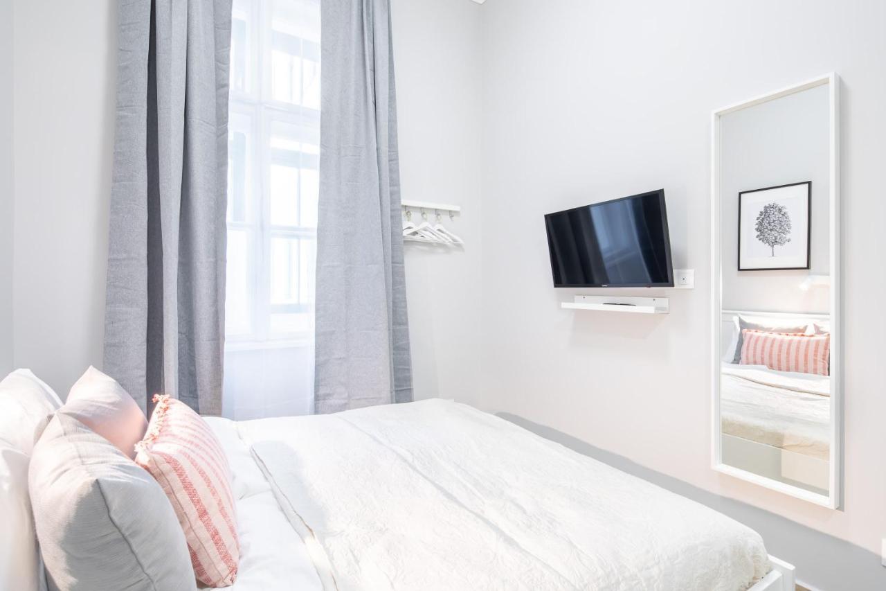 New - Central And Modern Studio Budapest Bagian luar foto